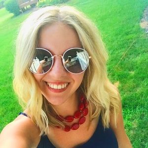 Meet your Posher, Abigail